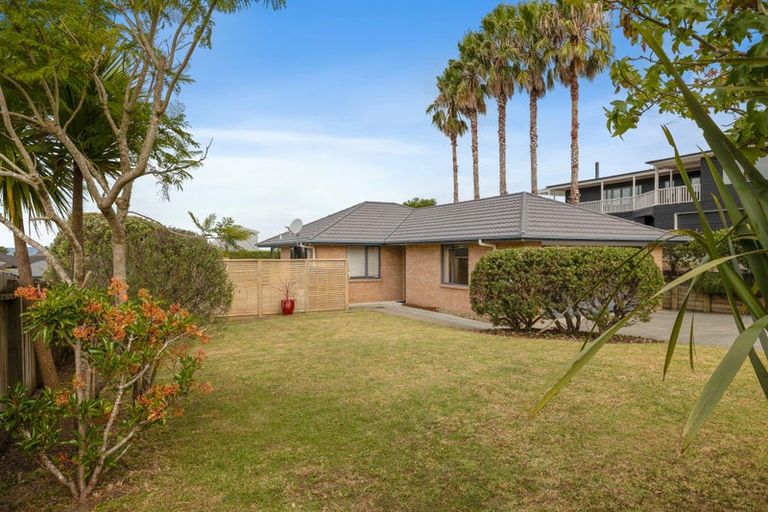 Photo of property in 6 Robinia Place, Snells Beach, 0920