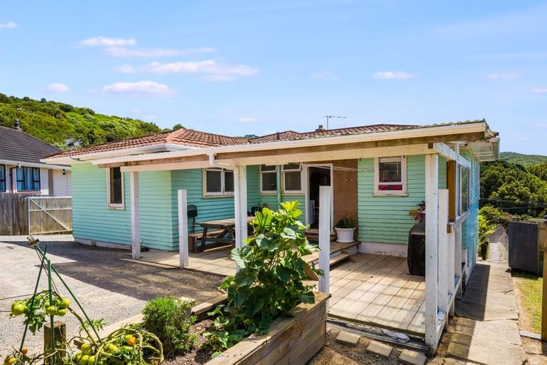Photo of property in 11 Ngahue Crescent, Elsdon, Porirua, 5022
