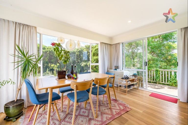 Photo of property in 4 Pekanga Road, Normandale, Lower Hutt, 5010