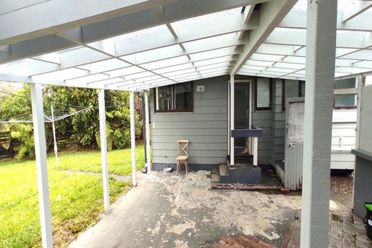 Photo of property in 15 Hydra Place, Glen Eden, Auckland, 0602