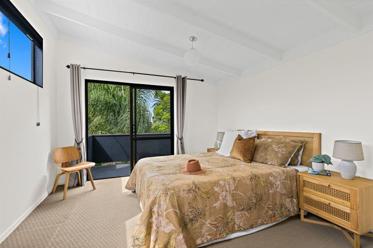 Photo of property in 1/663a Beach Road, Rothesay Bay, Auckland, 0630