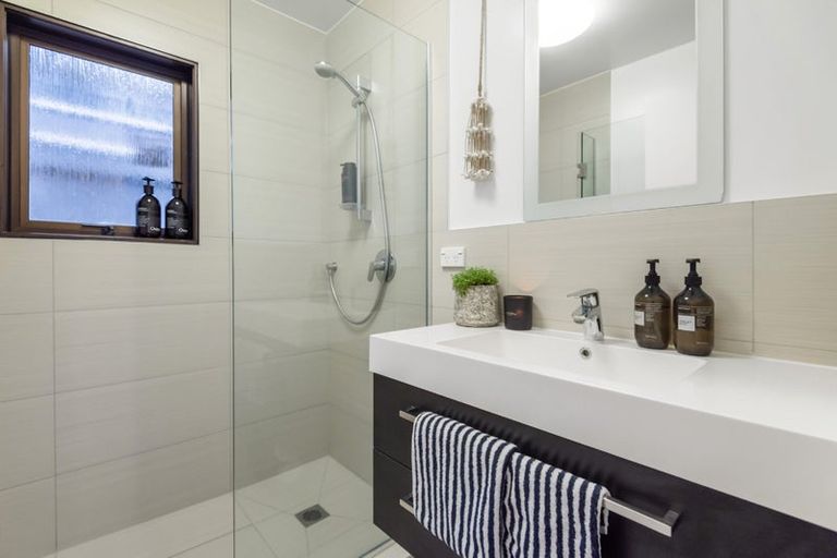 Photo of property in 1/92 Victoria Road, Devonport, Auckland, 0624