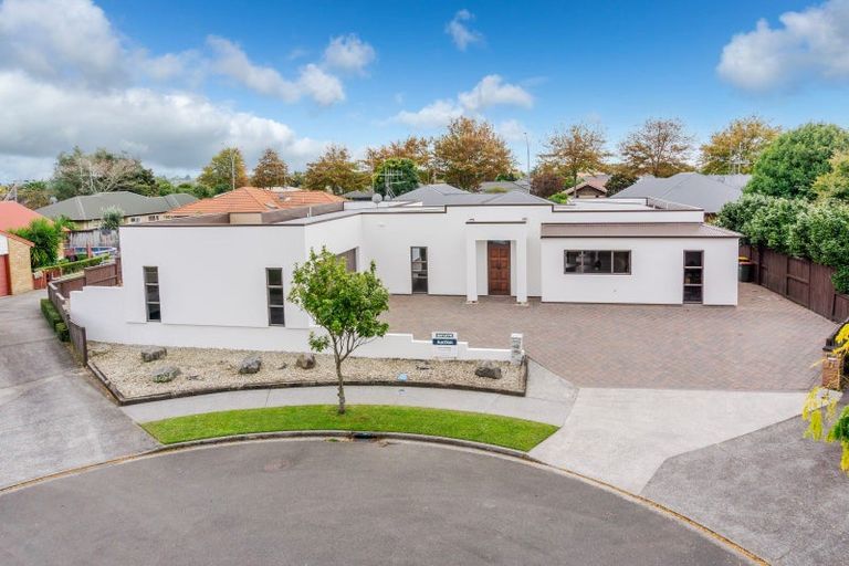 Photo of property in 17 Chesterfield Place, Rototuna, Hamilton, 3210