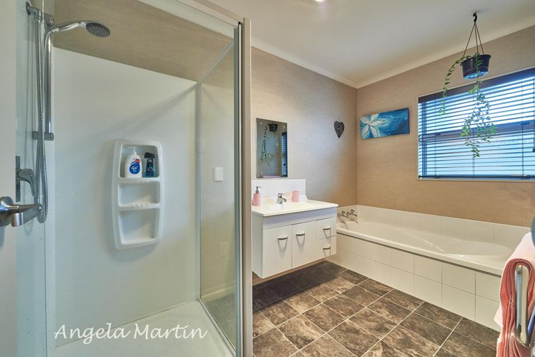 Photo of property in 47a Rosalie Terrace, Kelvin Grove, Palmerston North, 4414