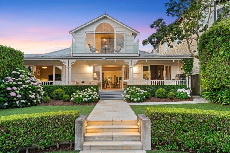 Photo of property in 11 King Edward Parade, Devonport, Auckland, 0624