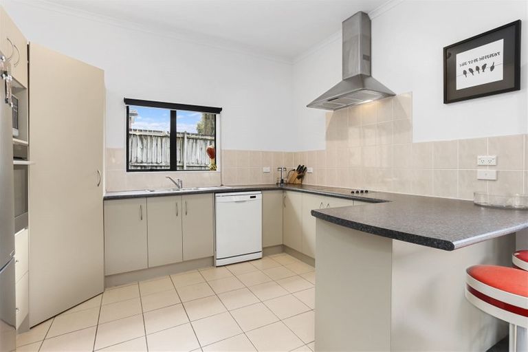 Photo of property in 11a Westglen Place, Ranui, Auckland, 0612