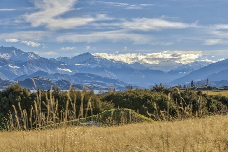 Photo of property in 7 Karearea Rise, Wanaka, 9305