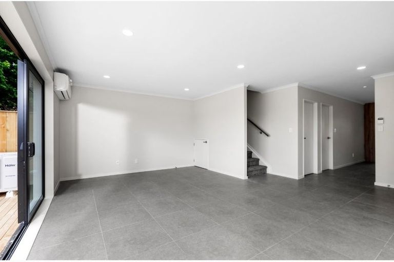 Photo of property in 10c Neilon Place, Northcross, Auckland, 0632