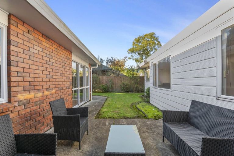 Photo of property in 16 Capricorn Place, Kawaha Point, Rotorua, 3010