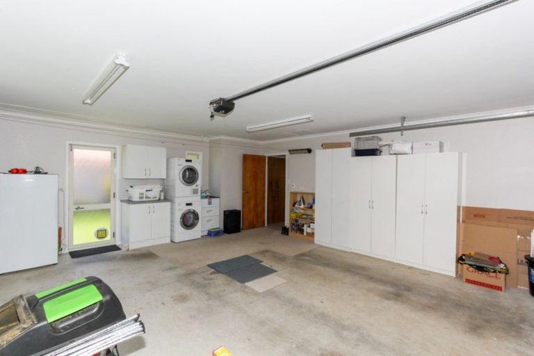 Photo of property in 18 Veale Road, Frankleigh Park, New Plymouth, 4310