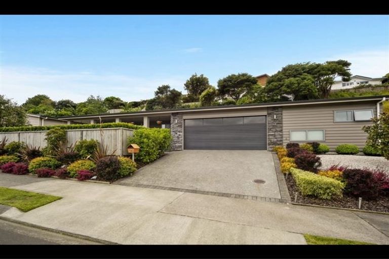 Photo of property in 14 Flotilla Place, Whitby, Porirua, 5024