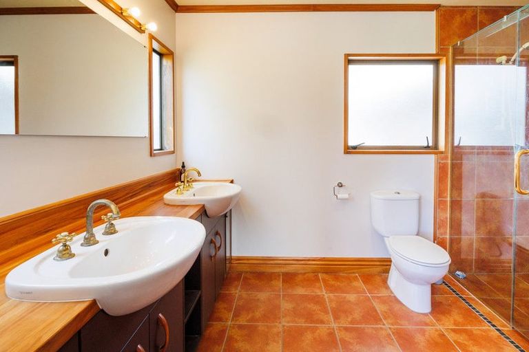 Photo of property in 440 Stoney Creek Road, Kelvin Grove, Palmerston North, 4470