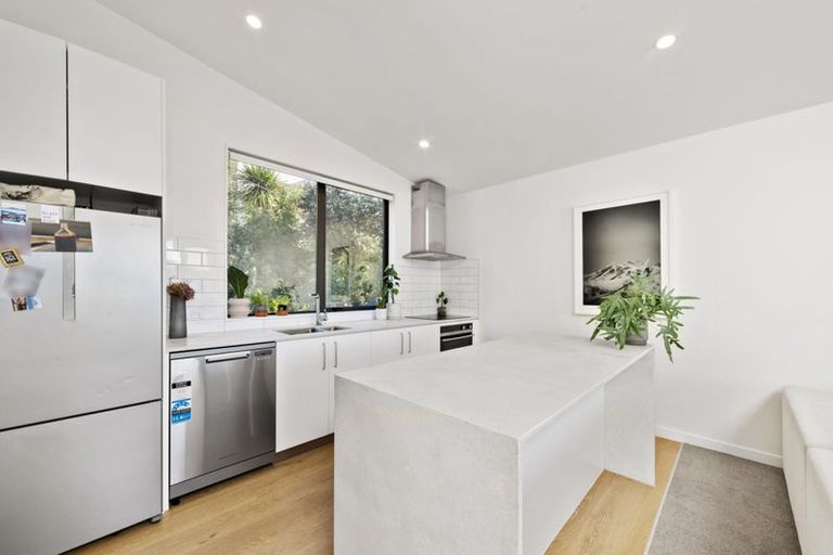 Photo of property in 2/18 Oriental Terrace, Oriental Bay, Wellington, 6011