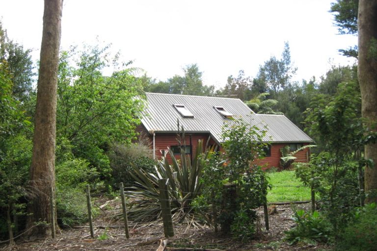 Photo of property in 16 Kanuka Road, Bombay, 2675