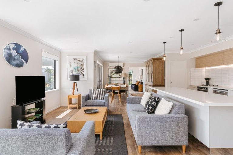 Photo of property in 44 Hiria Crescent, Papamoa Beach, Papamoa, 3118