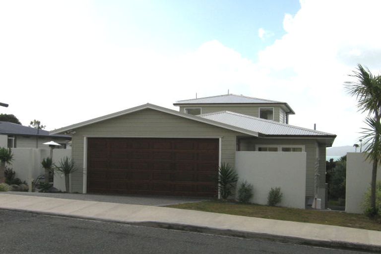 Photo of property in 84 Parr Terrace, Castor Bay, Auckland, 0620