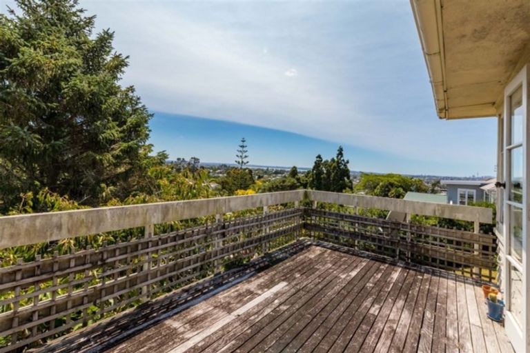 Photo of property in 205 Titirangi Road, Titirangi, Auckland, 0604