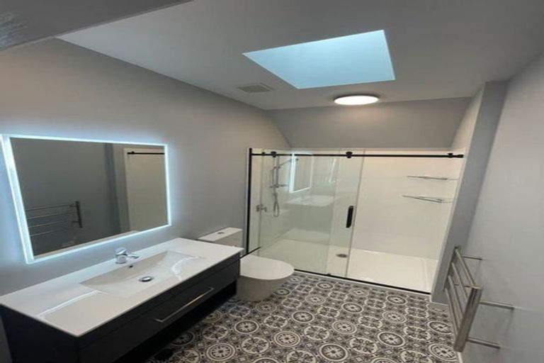 Photo of property in 42b Apu Crescent, Lyall Bay, Wellington, 6022