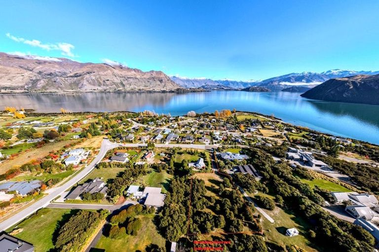 Photo of property in 16 Briar Bank Drive, Wanaka, 9305