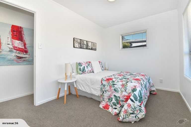 Photo of property in 1/871 East Coast Road, Northcross, Auckland, 0632