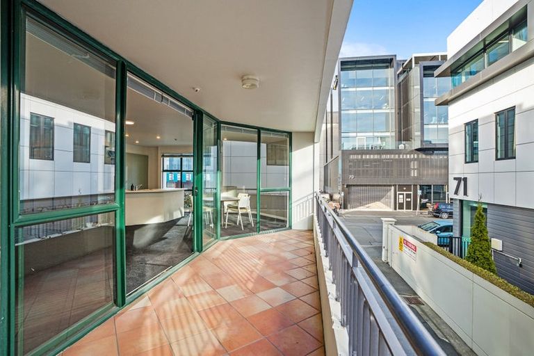 Photo of property in Regent Courts, 2/75 Gloucester Street, Christchurch Central, Christchurch, 8013