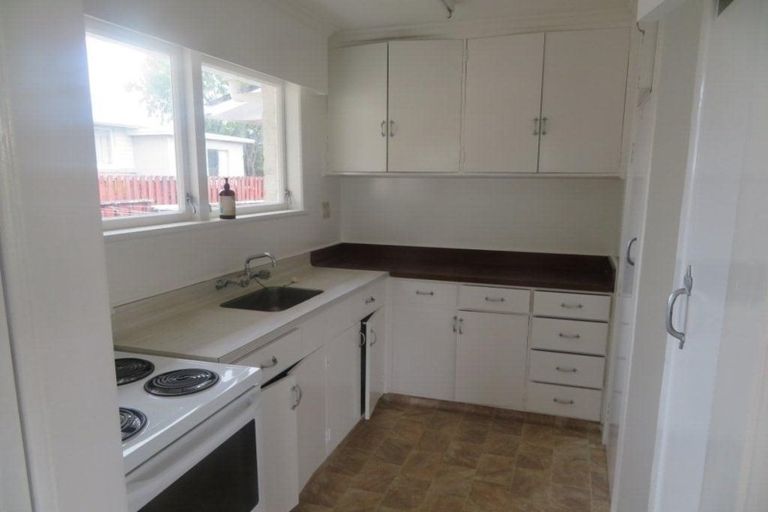 Photo of property in 1 Kashmir Avenue, Clouston Park, Upper Hutt, 5018