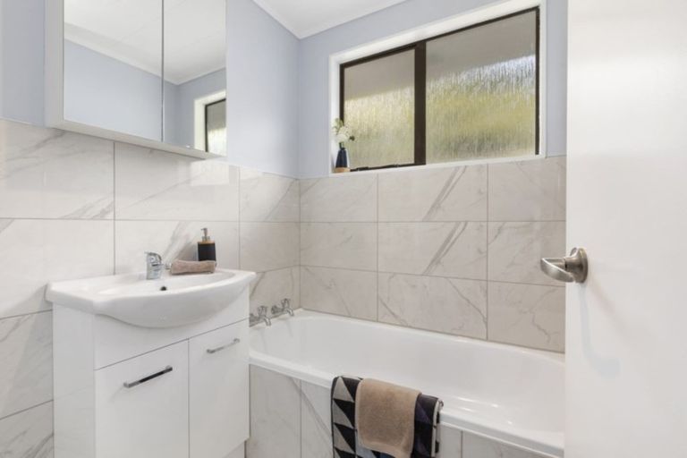 Photo of property in 43b Hartford Crescent, Totara Park, Upper Hutt, 5018