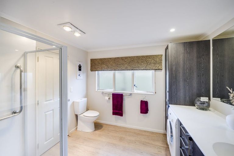 Photo of property in 5a Queens Walk, Taradale, Napier, 4112