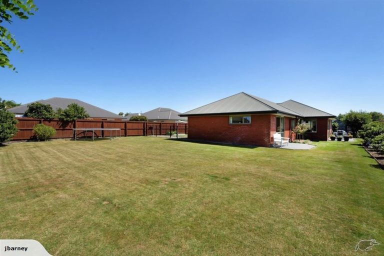Photo of property in 4 Gwen Place, Redwood, Christchurch, 8051