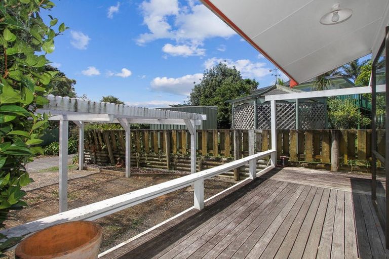 Photo of property in 17a Leaming Place, Clarks Beach, 2122