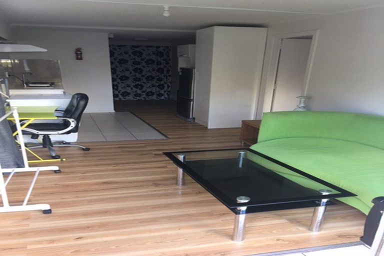 Photo of property in 19 Thurleigh Grove, Karori, Wellington, 6012