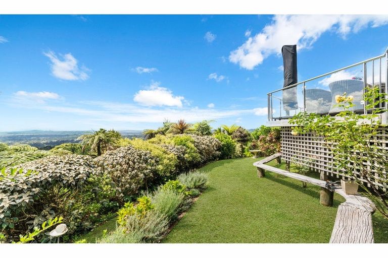 Photo of property in 854 West Coast Road, Waiatarua, Auckland, 0604