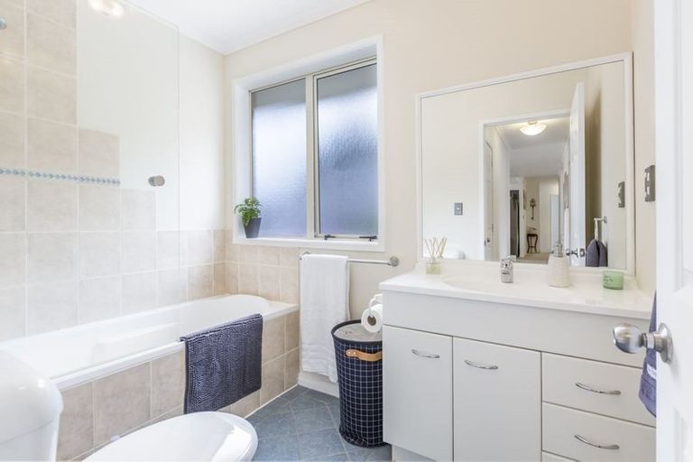 Photo of property in 58 Rivervale Grove, Stanmore Bay, Whangaparaoa, 0932