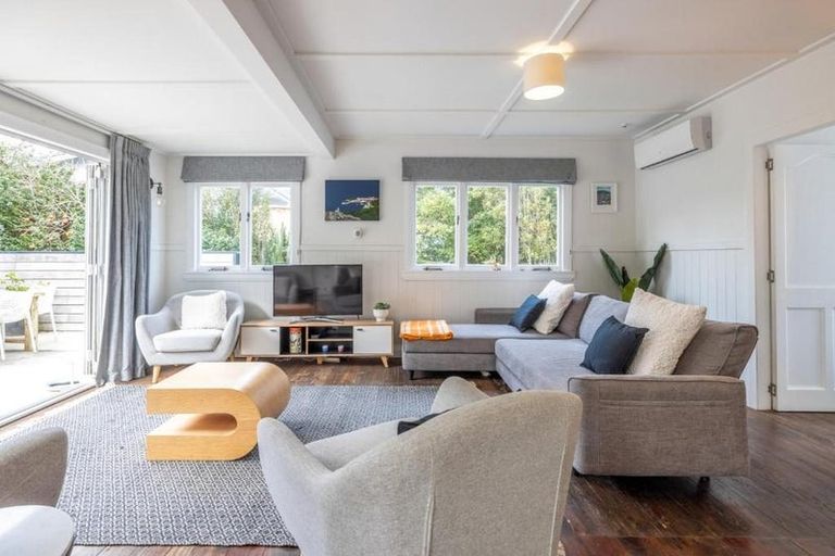 Photo of property in 70 Queens Drive, Oneroa, Waiheke Island, 1081