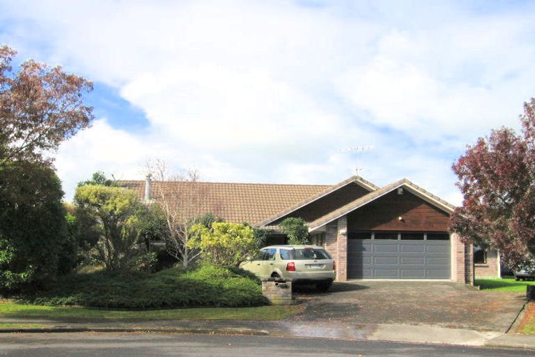 Photo of property in 16 Kallaroo Place, Botany Downs, Auckland, 2010