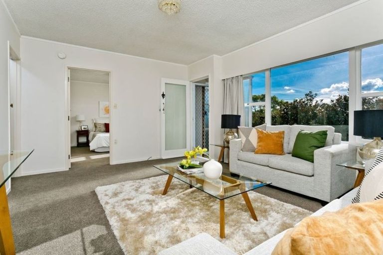 Photo of property in 2/31 Beatrice Avenue, Hillcrest, Auckland, 0627