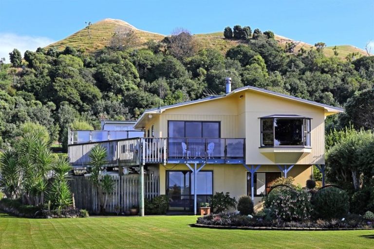 Photo of property in 1 Mchardy Place, Glenfield, Auckland, 0627