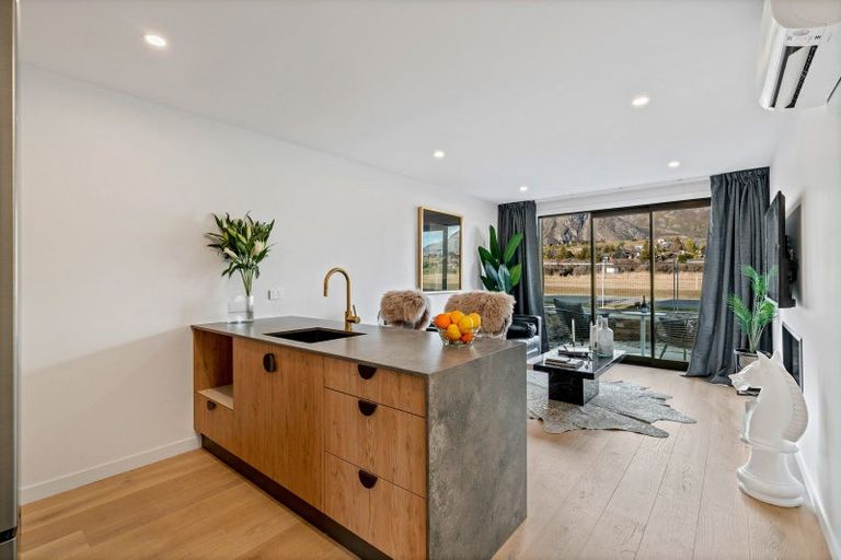 Photo of property in 51 Ryan Loop, Jacks Point, 9371