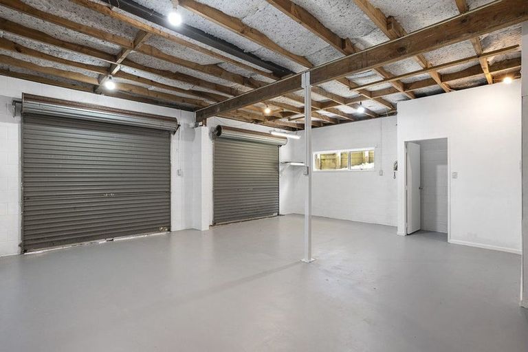 Photo of property in 12 Honeysuckle Lane, Mairangi Bay, Auckland, 0630