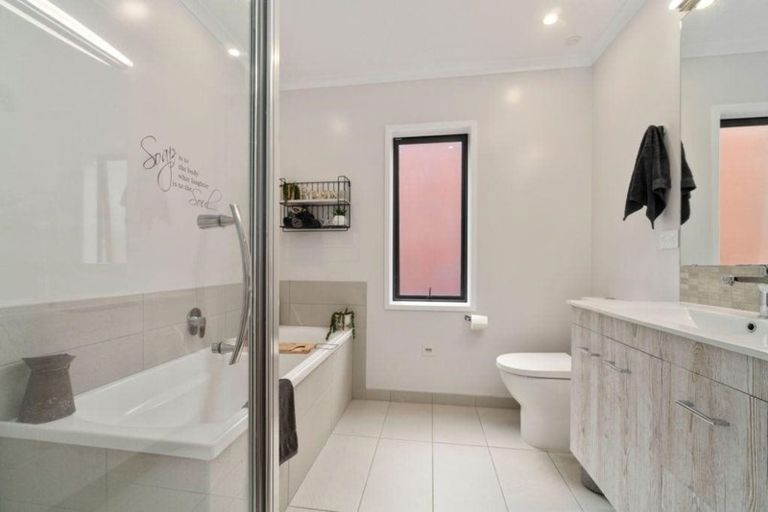 Photo of property in 4 Tuatua Road, Hobsonville, Auckland, 0616