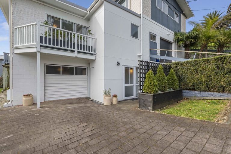 Photo of property in 75 Belt Road, New Plymouth, 4310