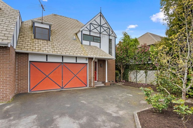 Photo of property in 9 Holly Road, Merivale, Christchurch, 8014