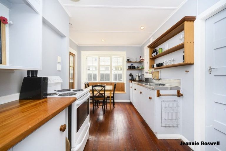 Photo of property in 654 Featherston Street, Roslyn, Palmerston North, 4414