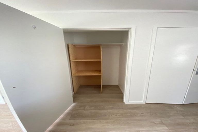 Photo of property in 1 Kaneke Place, Glen Eden, Auckland, 0602