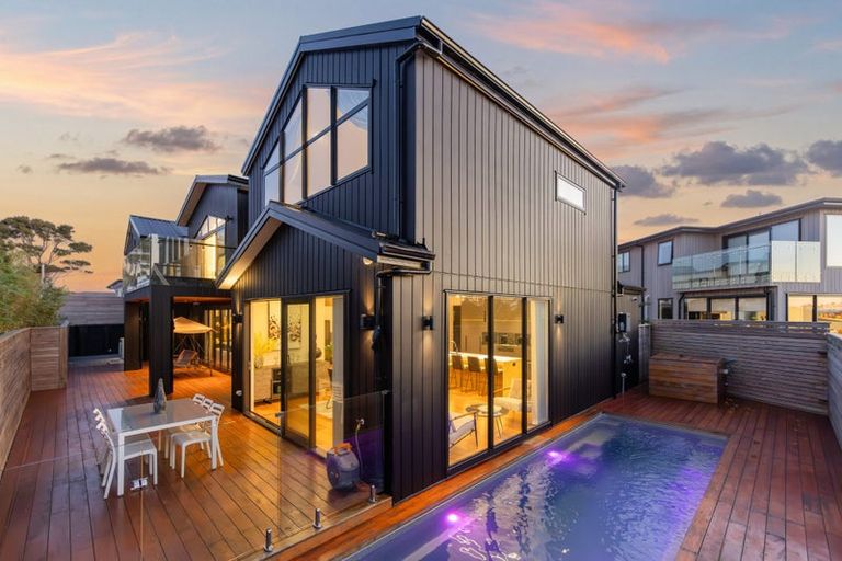 Photo of property in 4 Taku Close, Long Bay, Auckland, 0630