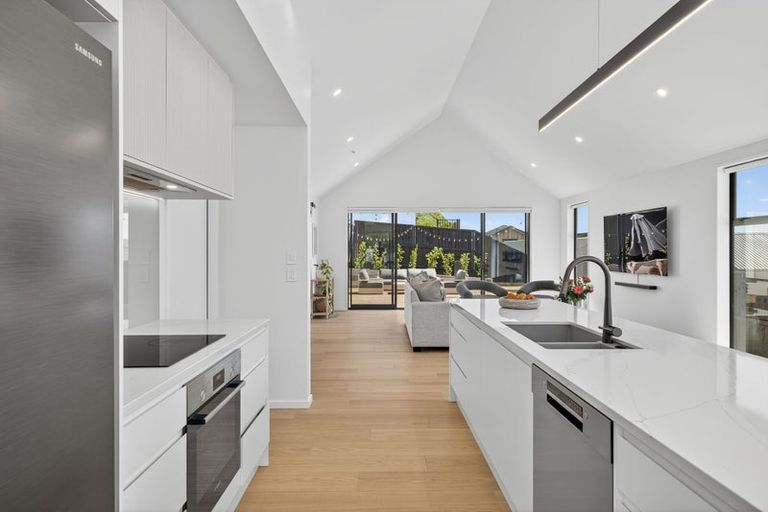 Photo of property in 6 Round Hill Rise, Cracroft, Christchurch, 8022