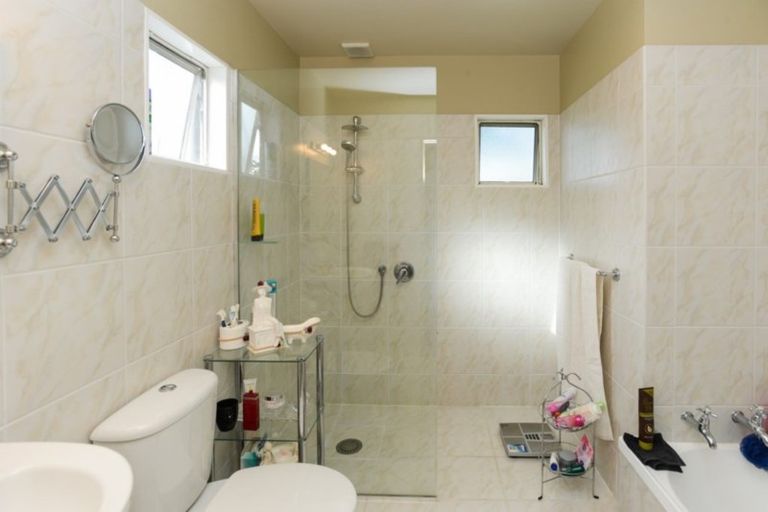 Photo of property in 2 Queens Walk, Taradale, Napier, 4112