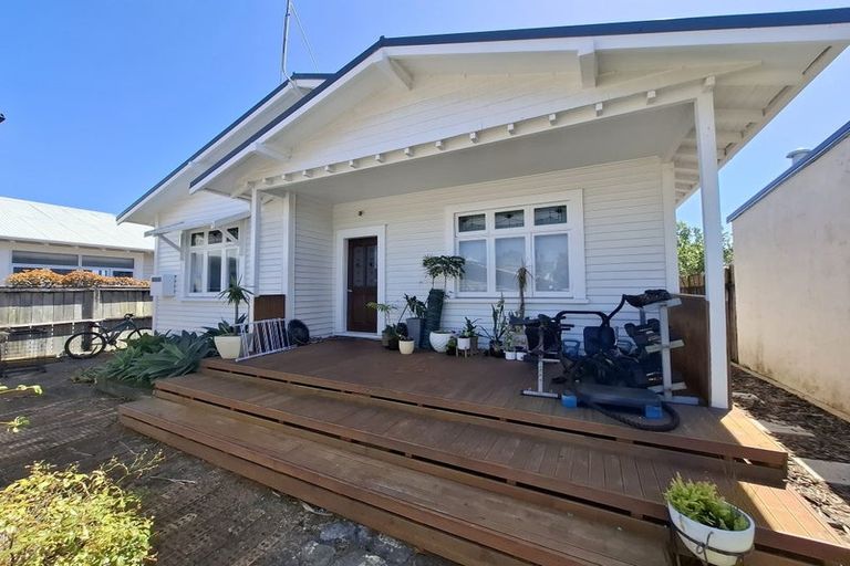 Photo of property in 90 Hine Street, New Plymouth, 4310