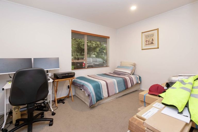 Photo of property in 24 Frank Bunce Grove, Flat Bush, Auckland, 2019