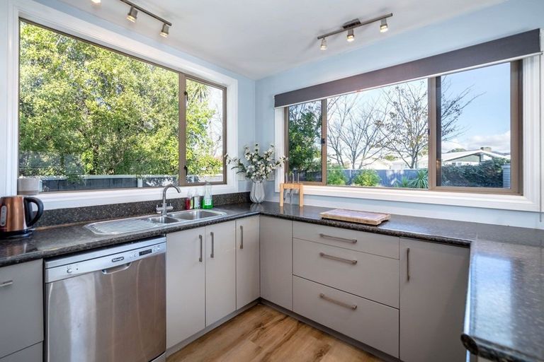 Photo of property in 16 Hardie Grove, Featherston, 5710